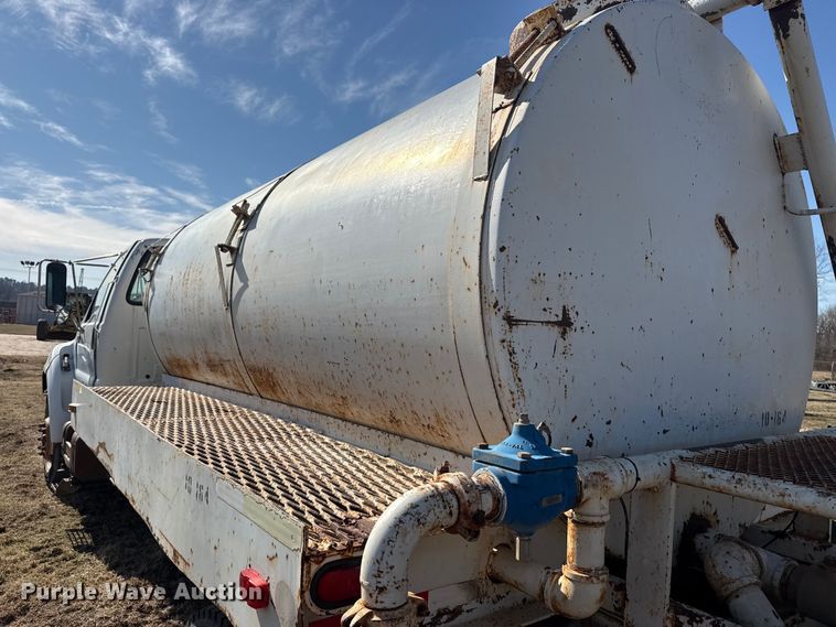 image for item DQ4278 2000 Ford F650 Super Duty tank truck