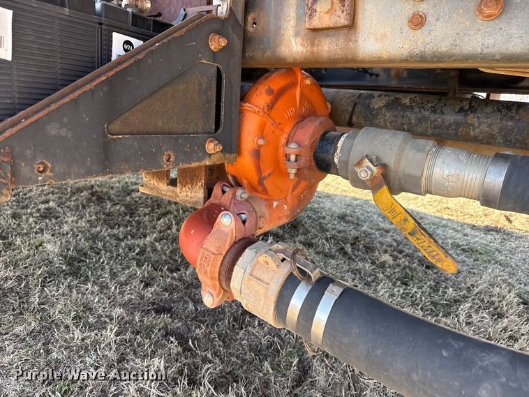 image for item DQ4278 2000 Ford F650 Super Duty tank truck