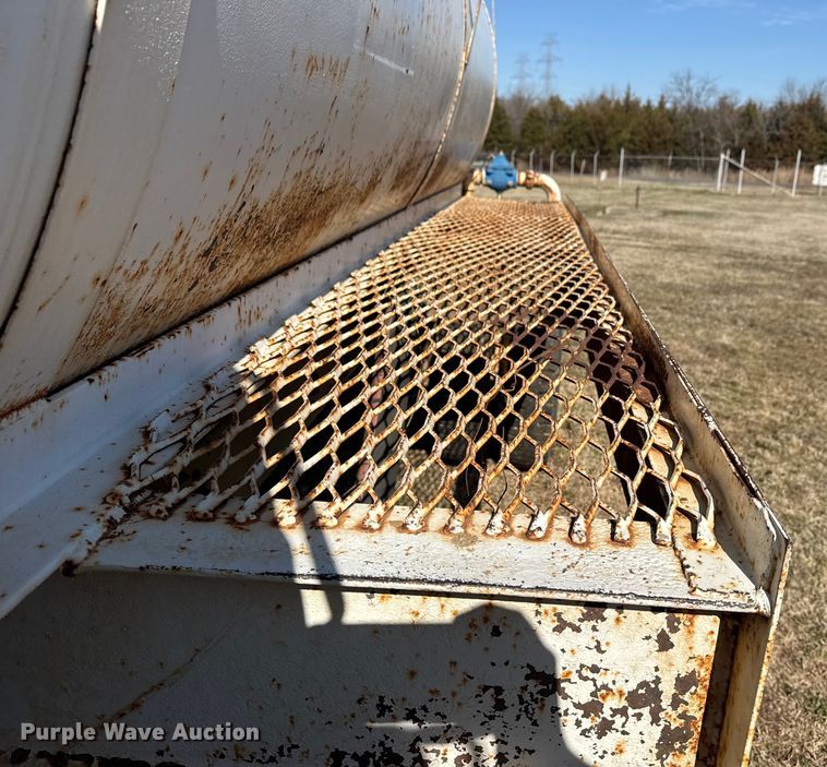 image for item DQ4278 2000 Ford F650 Super Duty tank truck