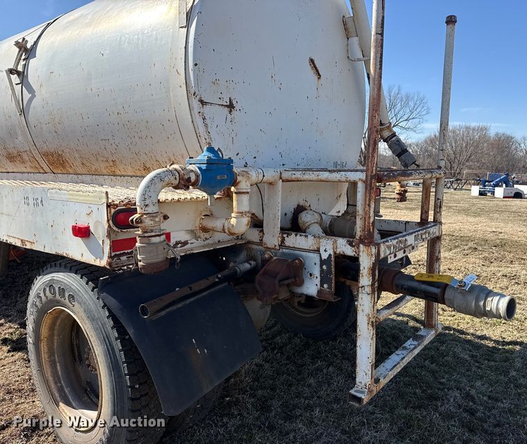 image for item DQ4278 2000 Ford F650 Super Duty tank truck