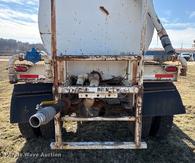 image for item DQ4278 2000 Ford F650 Super Duty tank truck