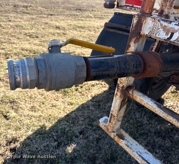 image for item DQ4278 2000 Ford F650 Super Duty tank truck