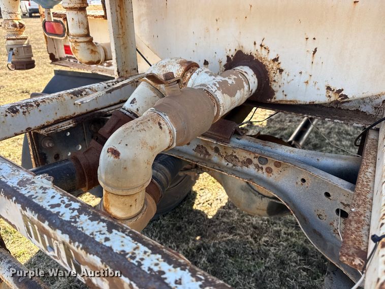 image for item DQ4278 2000 Ford F650 Super Duty tank truck