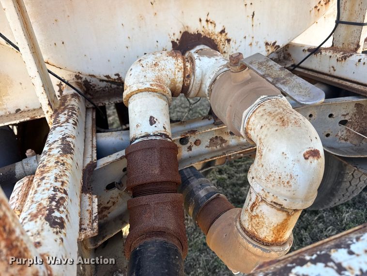 image for item DQ4278 2000 Ford F650 Super Duty tank truck