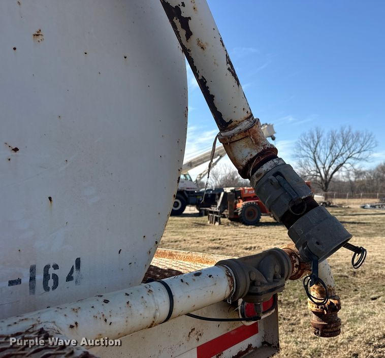 image for item DQ4278 2000 Ford F650 Super Duty tank truck