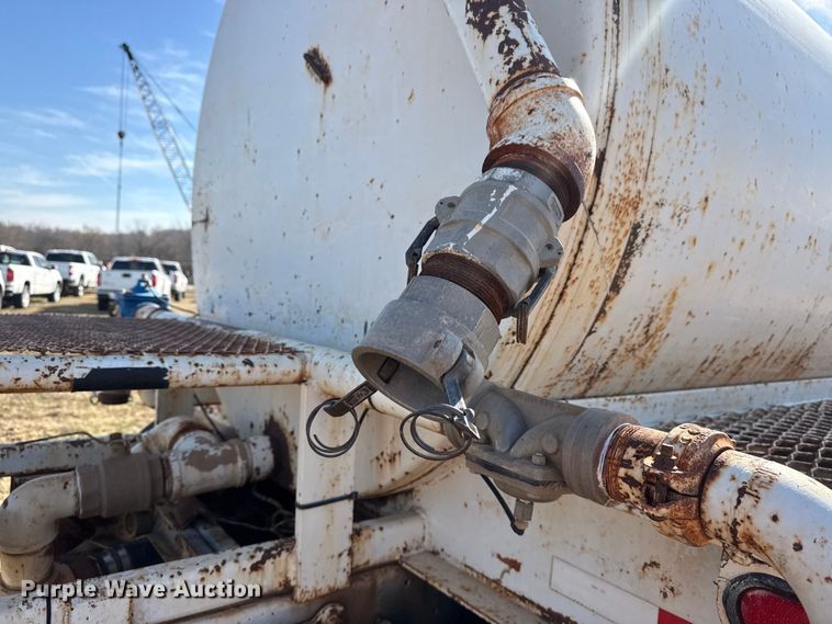 image for item DQ4278 2000 Ford F650 Super Duty tank truck