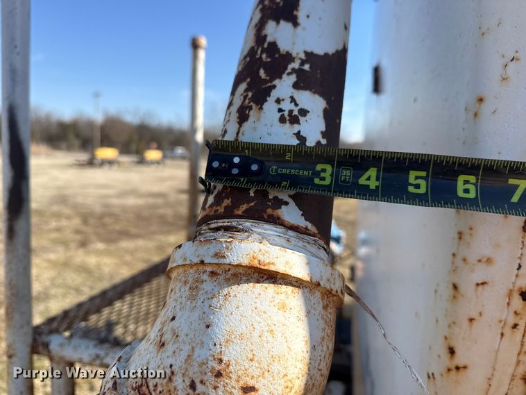 image for item DQ4278 2000 Ford F650 Super Duty tank truck