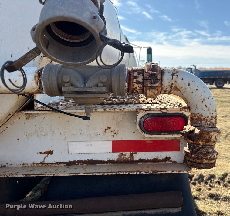 image for item DQ4278 2000 Ford F650 Super Duty tank truck