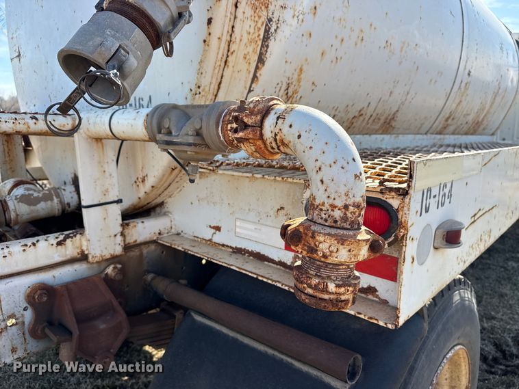 image for item DQ4278 2000 Ford F650 Super Duty tank truck