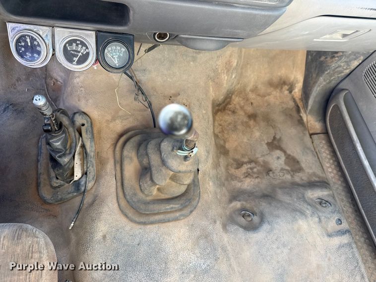 image for item DQ4278 2000 Ford F650 Super Duty tank truck