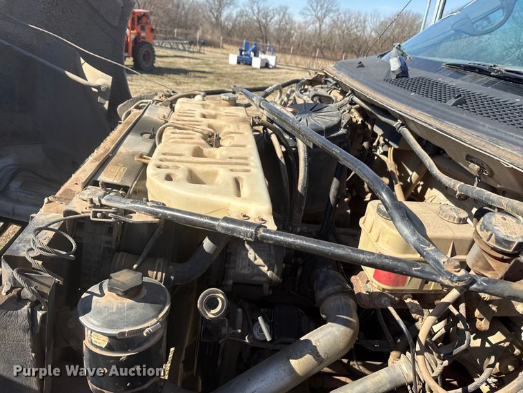 image for item DQ4278 2000 Ford F650 Super Duty tank truck