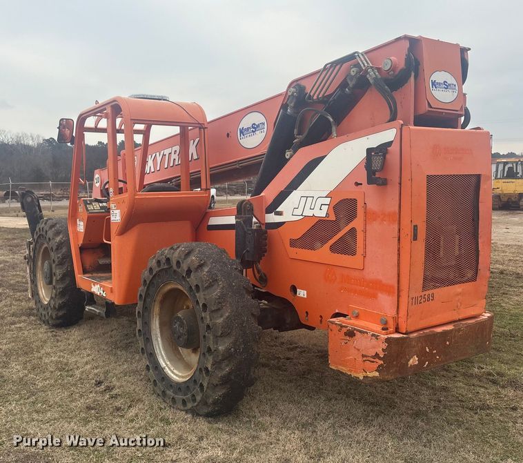 image for item DQ4281 2013 JLG 10042 telehandler