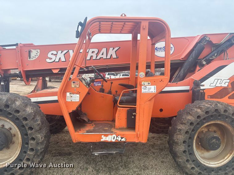 image for item DQ4281 2013 JLG 10042 telehandler