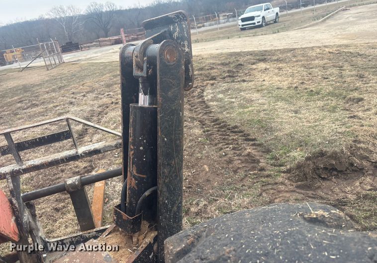 image for item DQ4281 2013 JLG 10042 telehandler