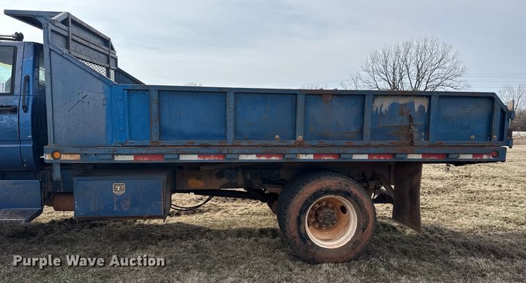image for item DQ4284 1991 GMC C6500 dump truck