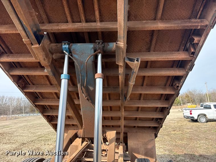 image for item DQ4284 1991 GMC C6500 dump truck