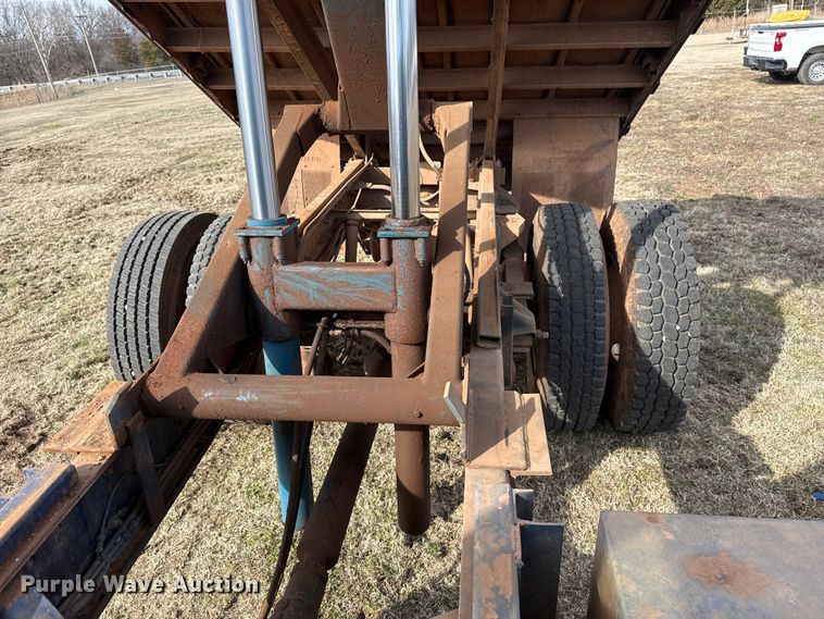 image for item DQ4284 1991 GMC C6500 dump truck