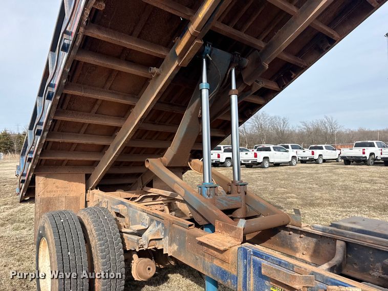 image for item DQ4284 1991 GMC C6500 dump truck