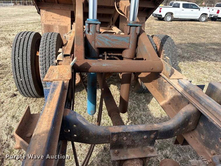 image for item DQ4284 1991 GMC C6500 dump truck