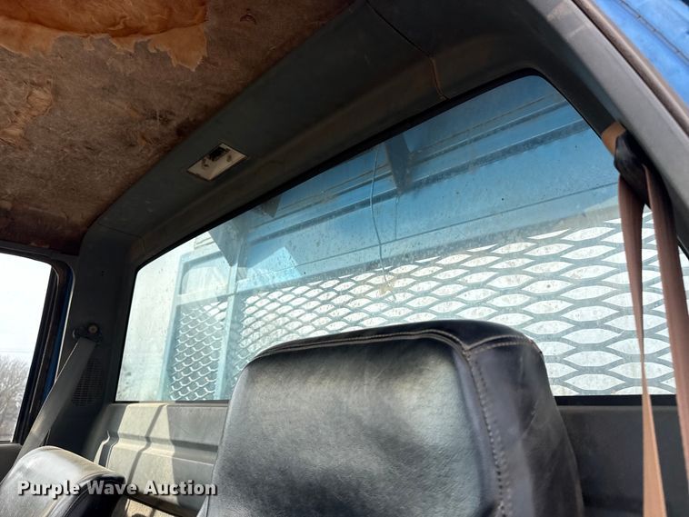 image for item DQ4284 1991 GMC C6500 dump truck