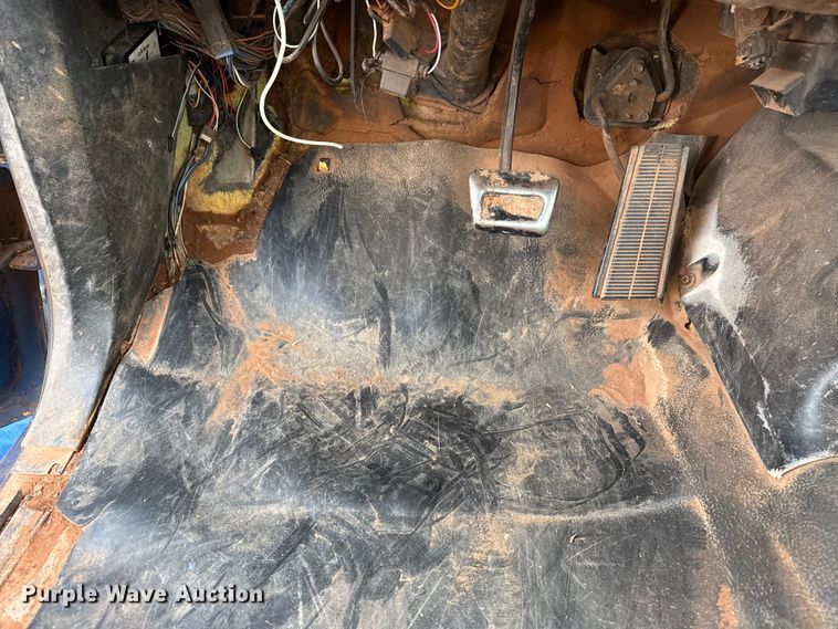 image for item DQ4284 1991 GMC C6500 dump truck