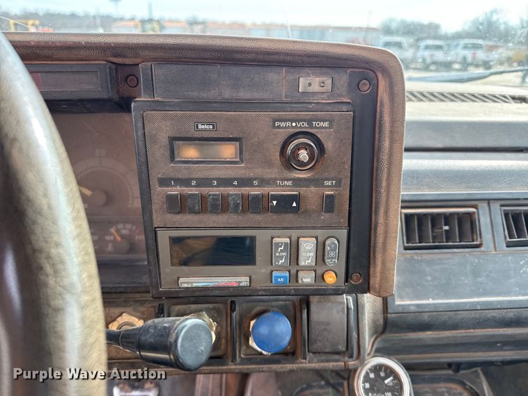 image for item DQ4284 1991 GMC C6500 dump truck