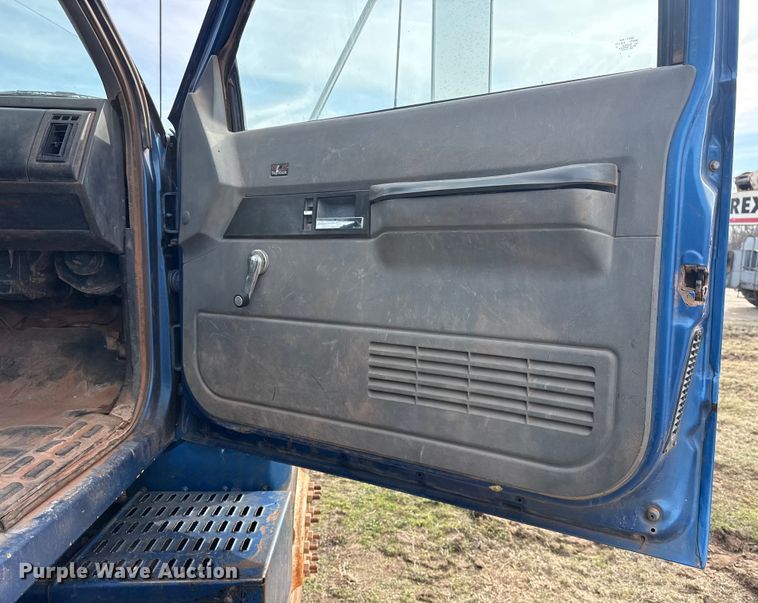 image for item DQ4284 1991 GMC C6500 dump truck