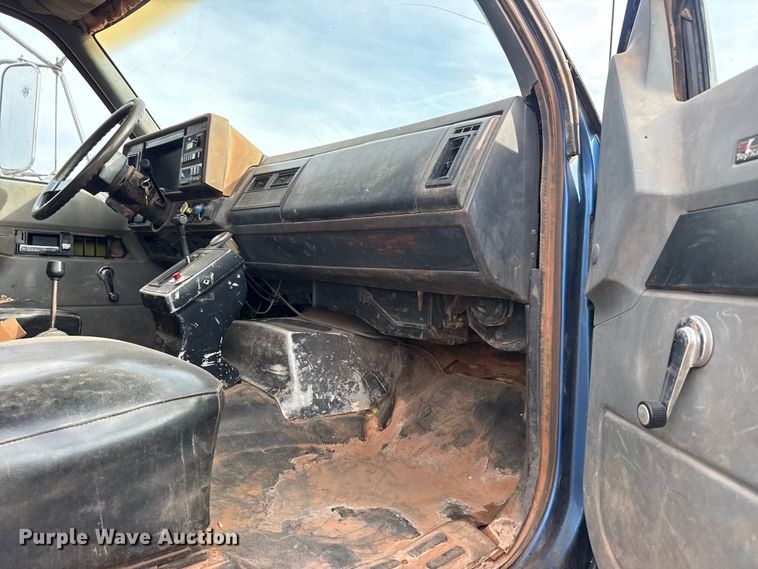 image for item DQ4284 1991 GMC C6500 dump truck