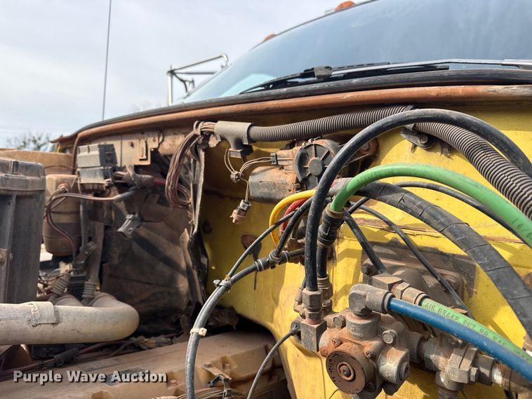 image for item DQ4284 1991 GMC C6500 dump truck