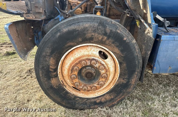 image for item DQ4284 1991 GMC C6500 dump truck