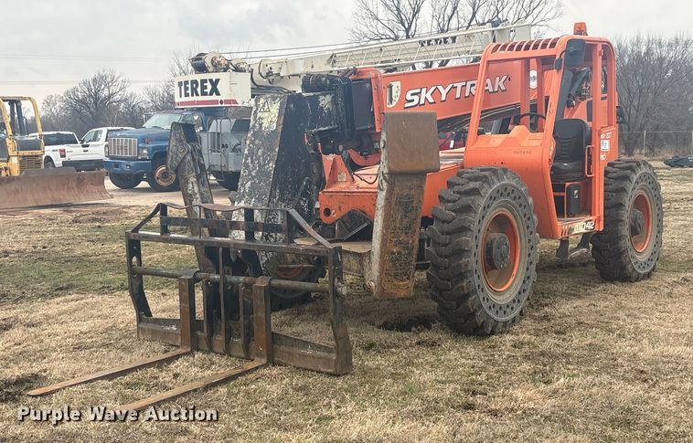 image for item DQ4285 2017 JLG Skytrak 10042 telehandler