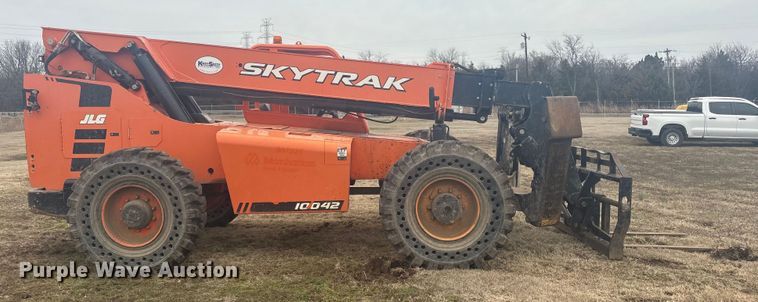 image for item DQ4285 2017 JLG Skytrak 10042 telehandler