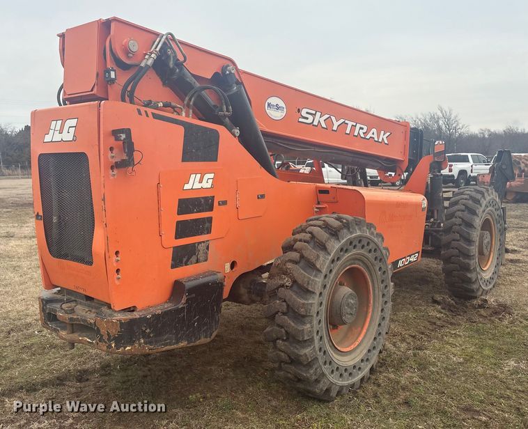 image for item DQ4285 2017 JLG Skytrak 10042 telehandler