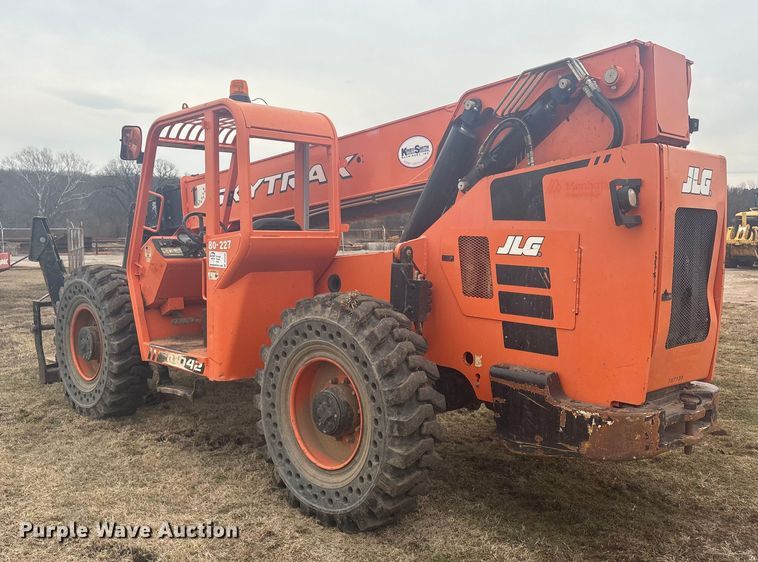 image for item DQ4285 2017 JLG Skytrak 10042 telehandler