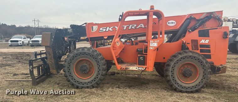 image for item DQ4285 2017 JLG Skytrak 10042 telehandler