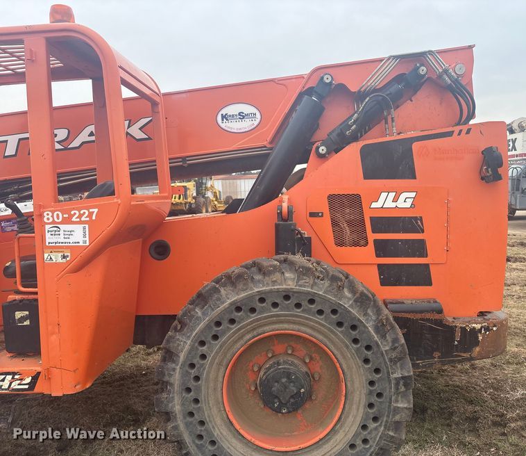 image for item DQ4285 2017 JLG Skytrak 10042 telehandler