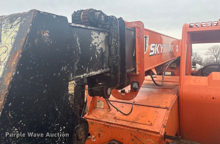 image for item DQ4285 2017 JLG Skytrak 10042 telehandler