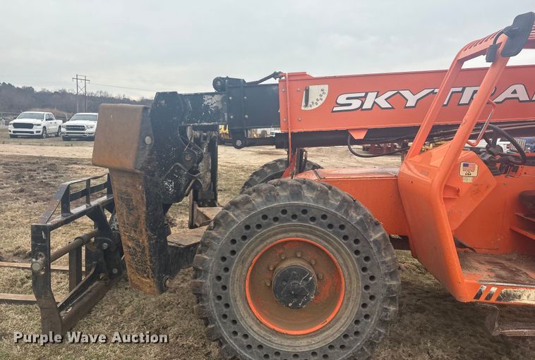 image for item DQ4285 2017 JLG Skytrak 10042 telehandler