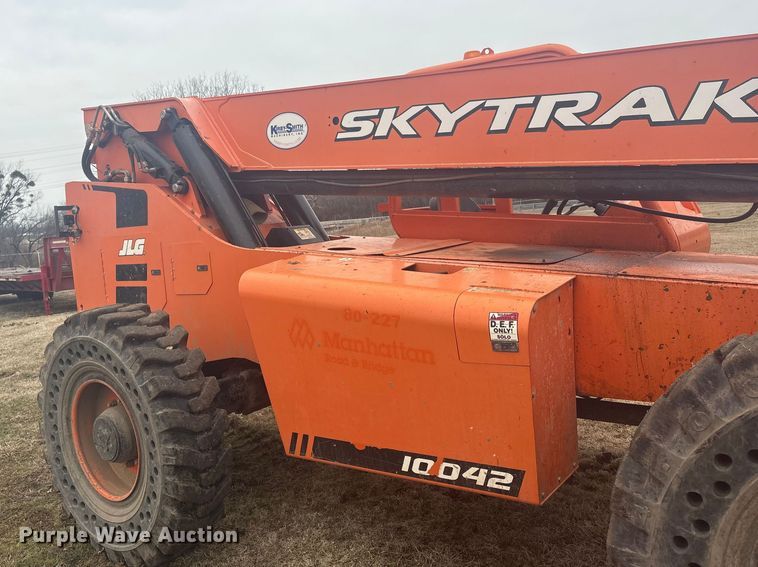 image for item DQ4285 2017 JLG Skytrak 10042 telehandler