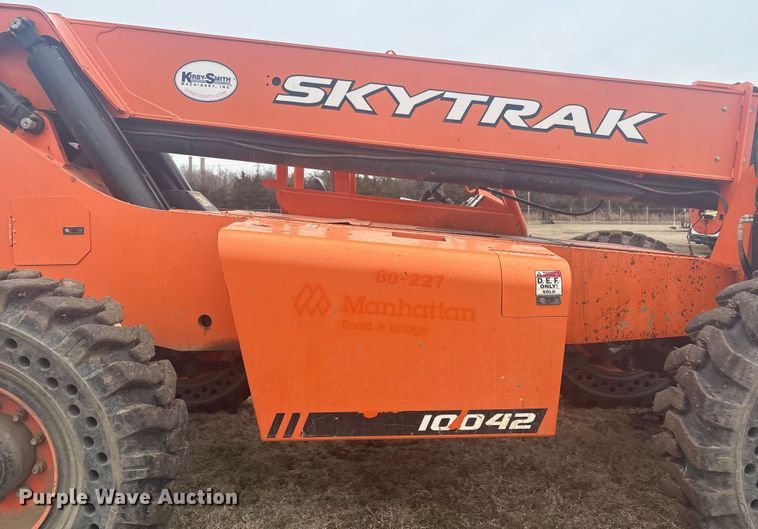 image for item DQ4285 2017 JLG Skytrak 10042 telehandler