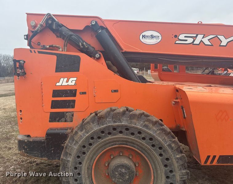 image for item DQ4285 2017 JLG Skytrak 10042 telehandler