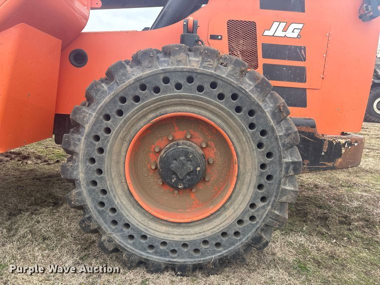 image for item DQ4285 2017 JLG Skytrak 10042 telehandler
