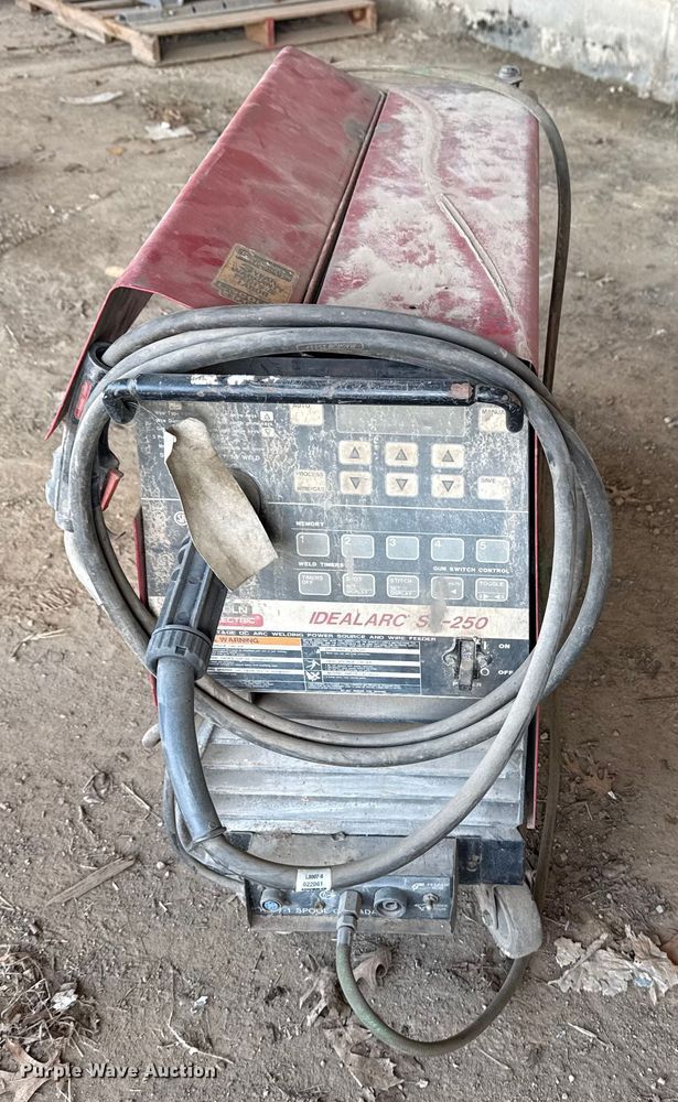 image for item DQ4307 Lincoln Electric SP-250 welder
