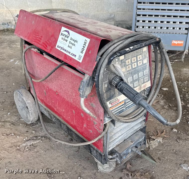 image for item DQ4307 Lincoln Electric SP-250 welder