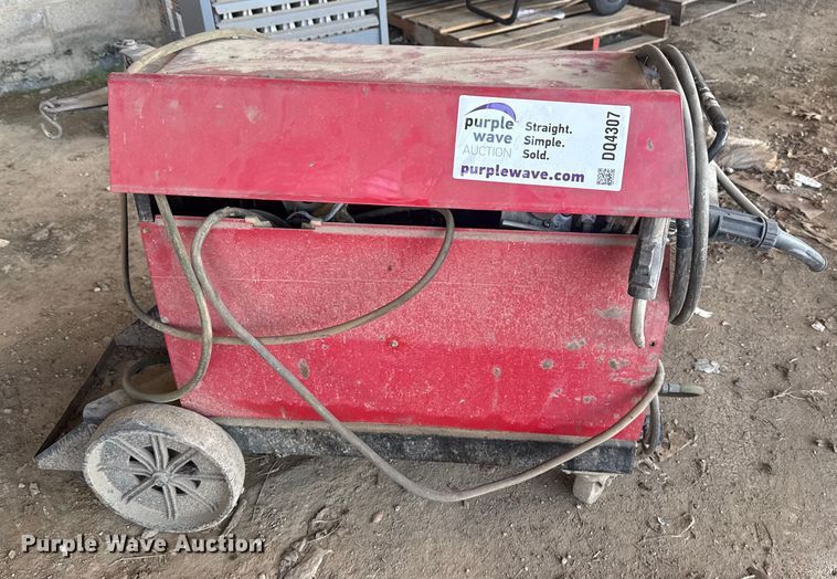 image for item DQ4307 Lincoln Electric SP-250 welder