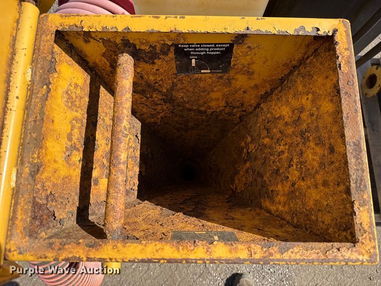 image for item DQ4322 2005 Vermeer MX125 mud mixer