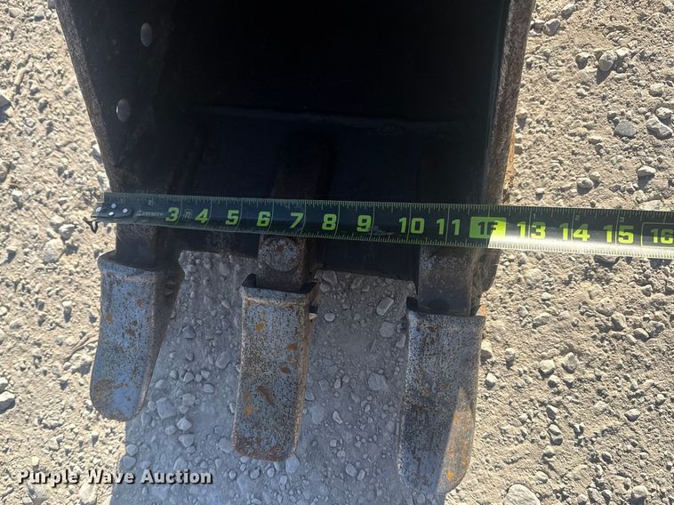 image for item DQ4324 2016 Yanmar ViO35-6A mini excavator