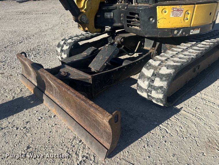 image for item DQ4324 2016 Yanmar ViO35-6A mini excavator