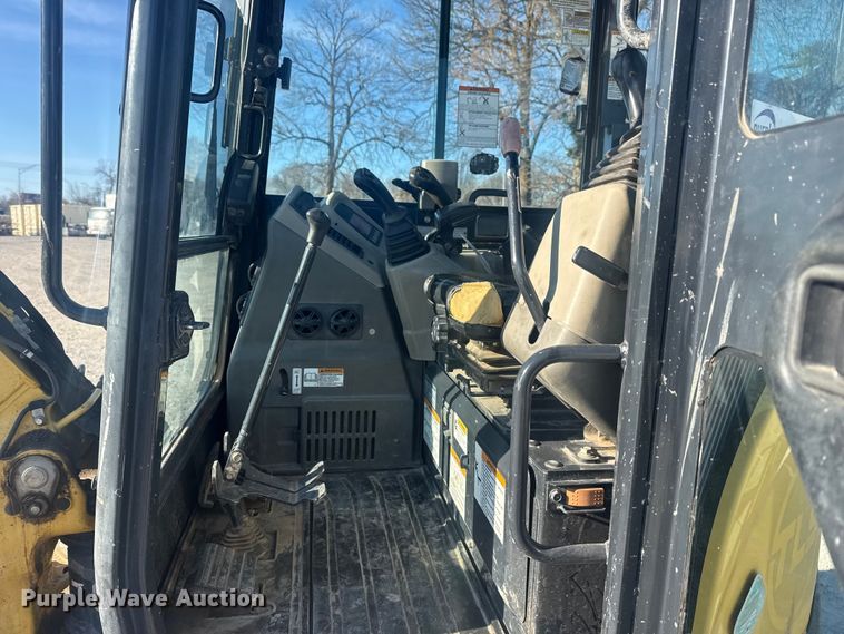 image for item DQ4324 2016 Yanmar ViO35-6A mini excavator