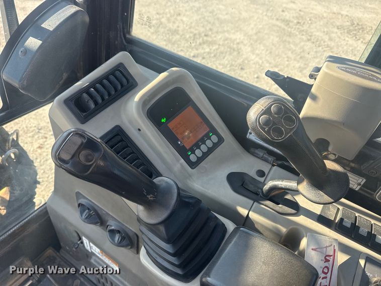 image for item DQ4324 2016 Yanmar ViO35-6A mini excavator